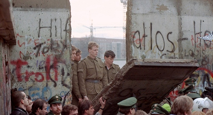 November 9: 27 years after fall of Berlin wall, Trump pledges to build another